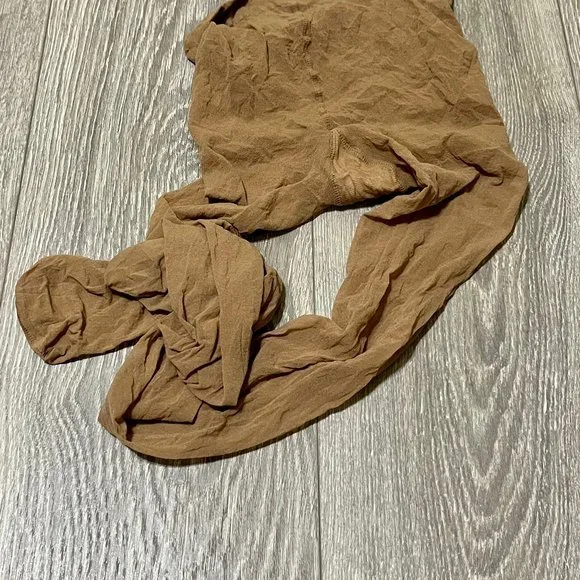 Tan Pantyhose - Picture 2 of 3